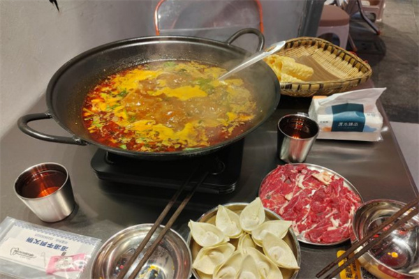 山下五厨渣渣牛肉火锅加盟